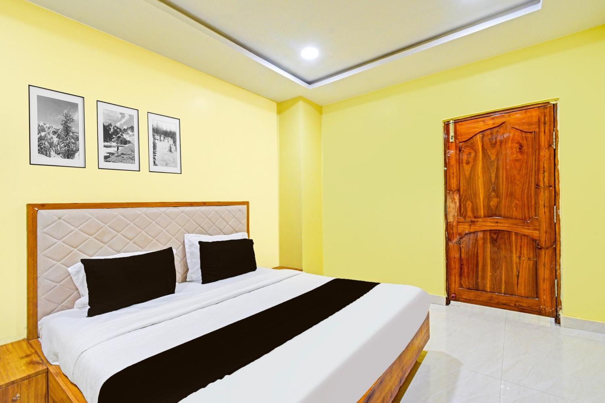 Super Townhouse Mancherial Mancherāl Exterior foto